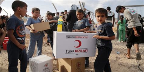 T­ü­r­k­ ­K­ı­z­ı­l­a­y­ı­­n­d­a­n­ ­M­u­s­u­l­­d­a­ ­3­0­0­ ­a­i­l­e­y­e­ ­i­n­s­a­n­i­ ­y­a­r­d­ı­m­